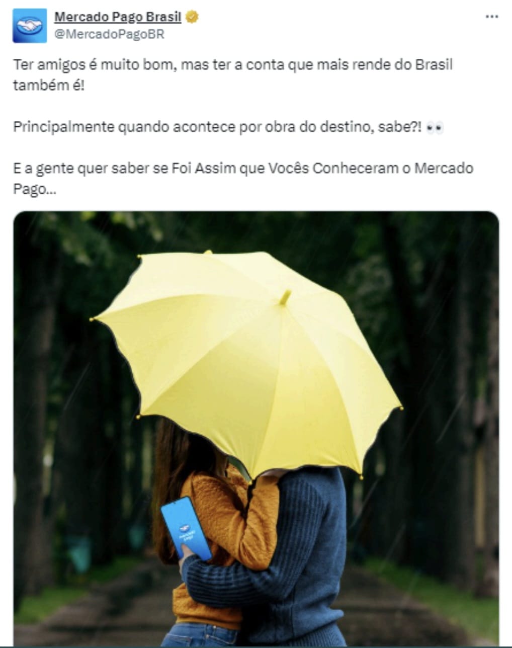 Post do Mercado Pago com guarda-chuva amarelo